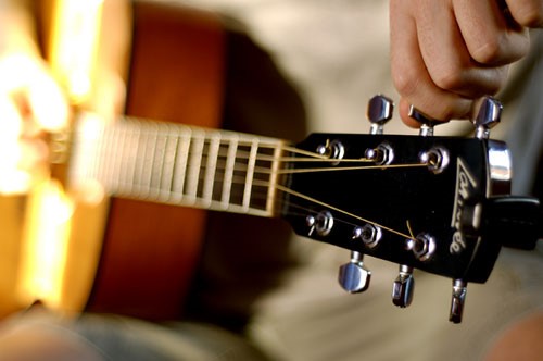 luu-y-khi-len-day-dan-guitar